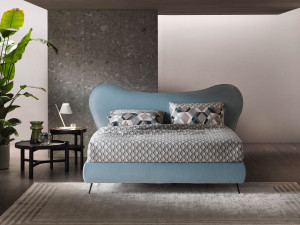 Мягкая кровать из ткани