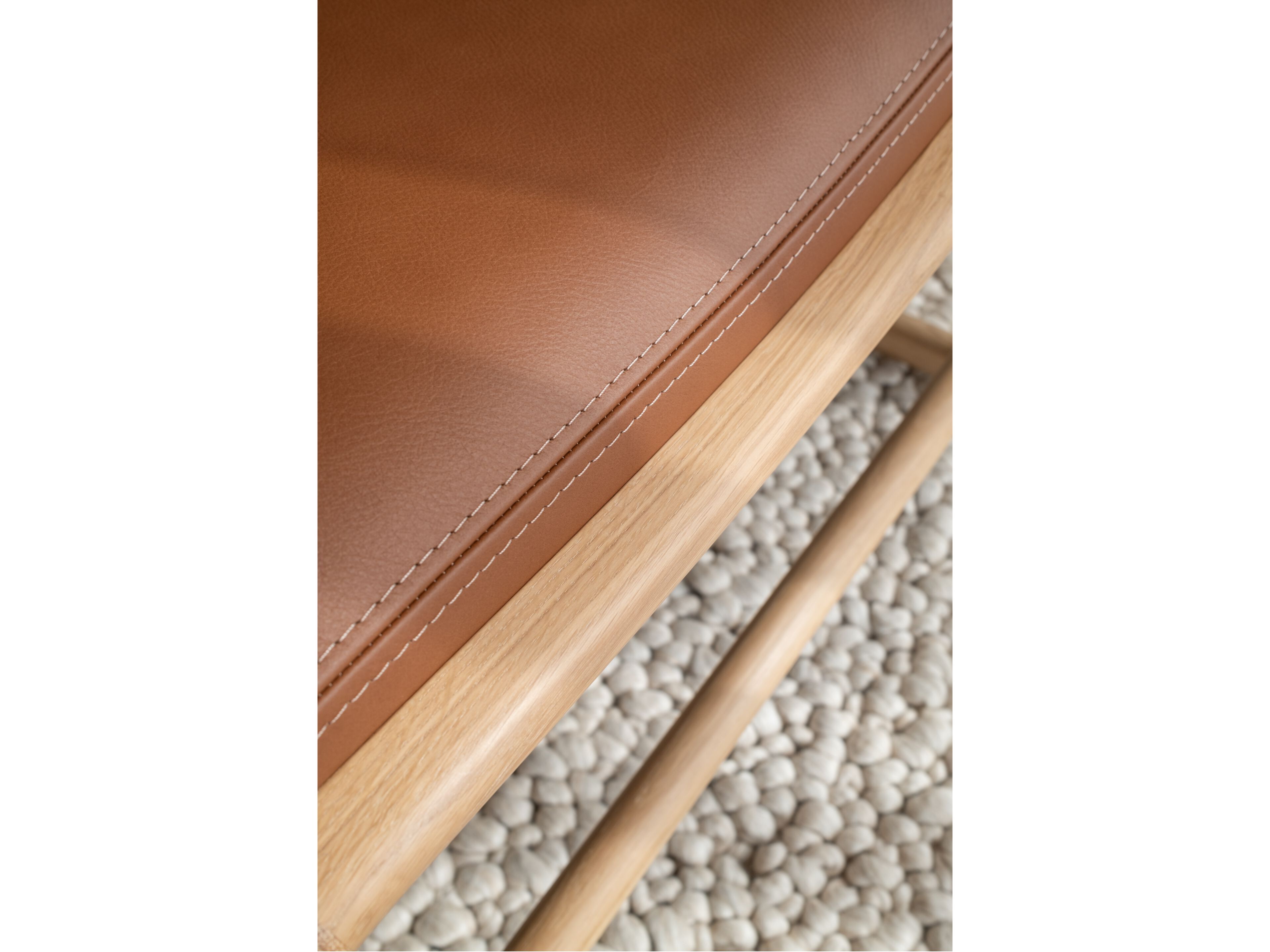 Подставка для ног из кожи и дуба Gazzda Dedo ARCH-00144831 - Вид №4
