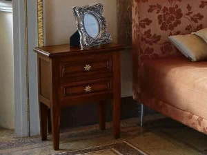 Arnaboldi Interiors Прямоугольная прикроватная тумбочка из вишневого дерева с ящиками Provencal