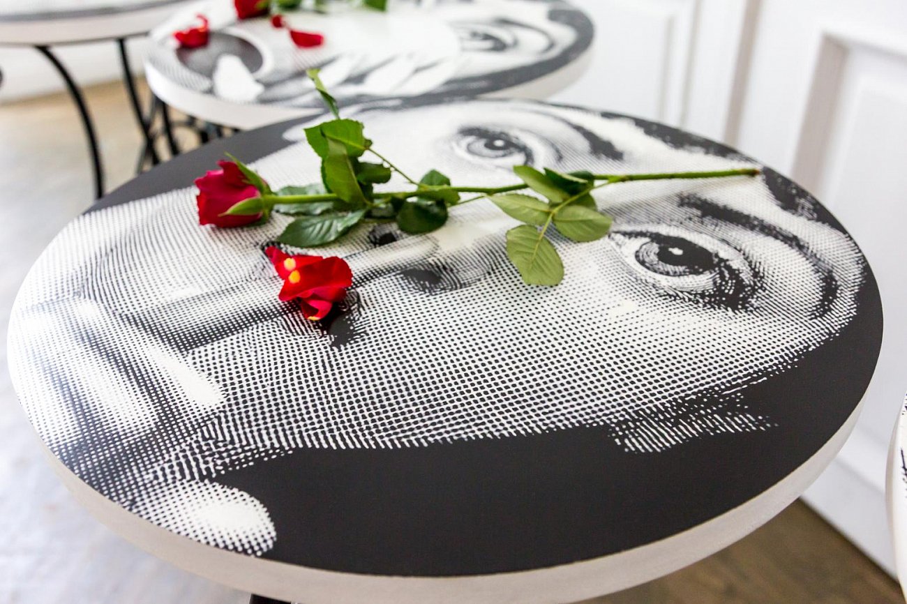 Кофейный столик круглый черно-белый с рисунком 50 см "Секрет" Fornasetti BYOBJECT FORNASETTI 014301 Белый;черный Object Desire  - Вид №2