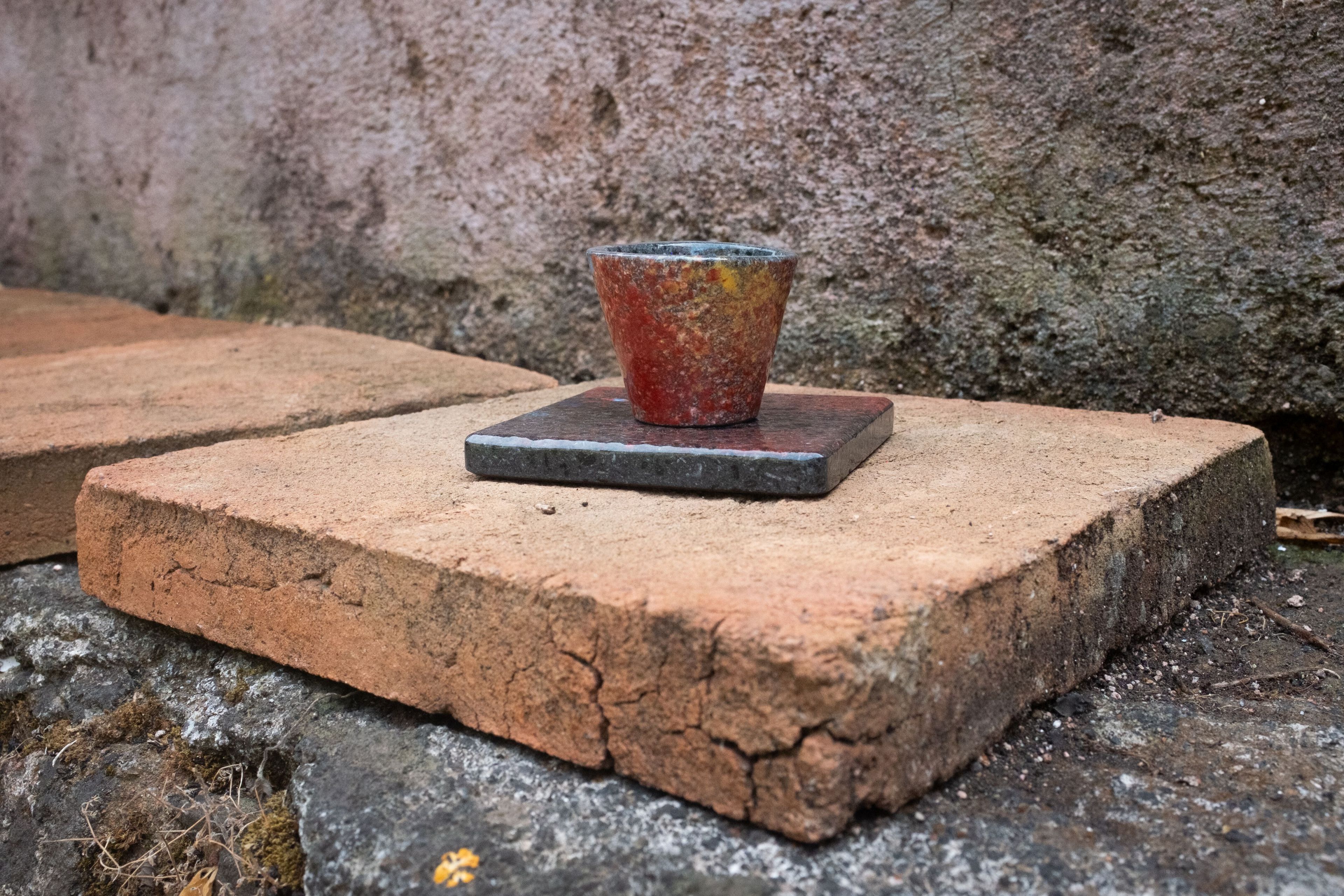 Кофейная чашка из лавового камня Etnea с блюдцем Cuorelavico момент ARCH-00083742 - Вид №3