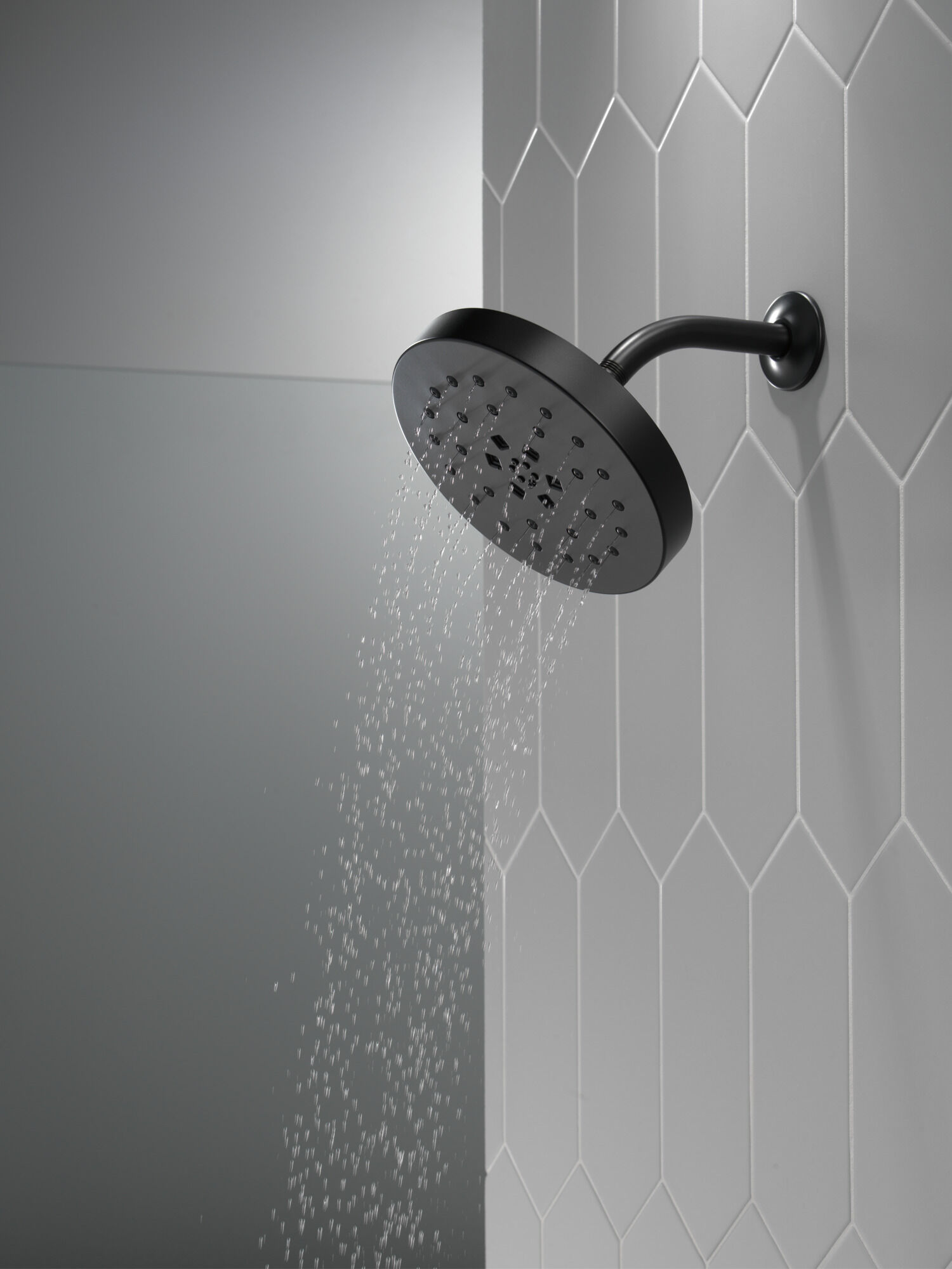 52488-BL H2Okinetic® 4-х позиционная душевая лейка с UltraSoak ™ Delta Faucet Universal Showering Матовый черный  - Вид №5