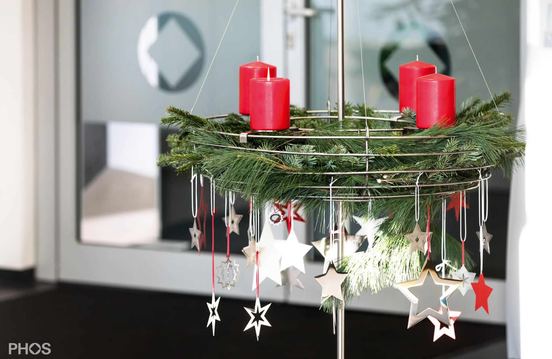 AKS1-BPW Подставка для венка Адвента с корзиной, основание: белое. PHOS  - Вид №3