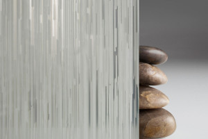 FSRT421 Слои стекла Vivistrata показаны в конфигурации отражения с рисунком перенапряжения в белом цвете.  Forms-surfaces 