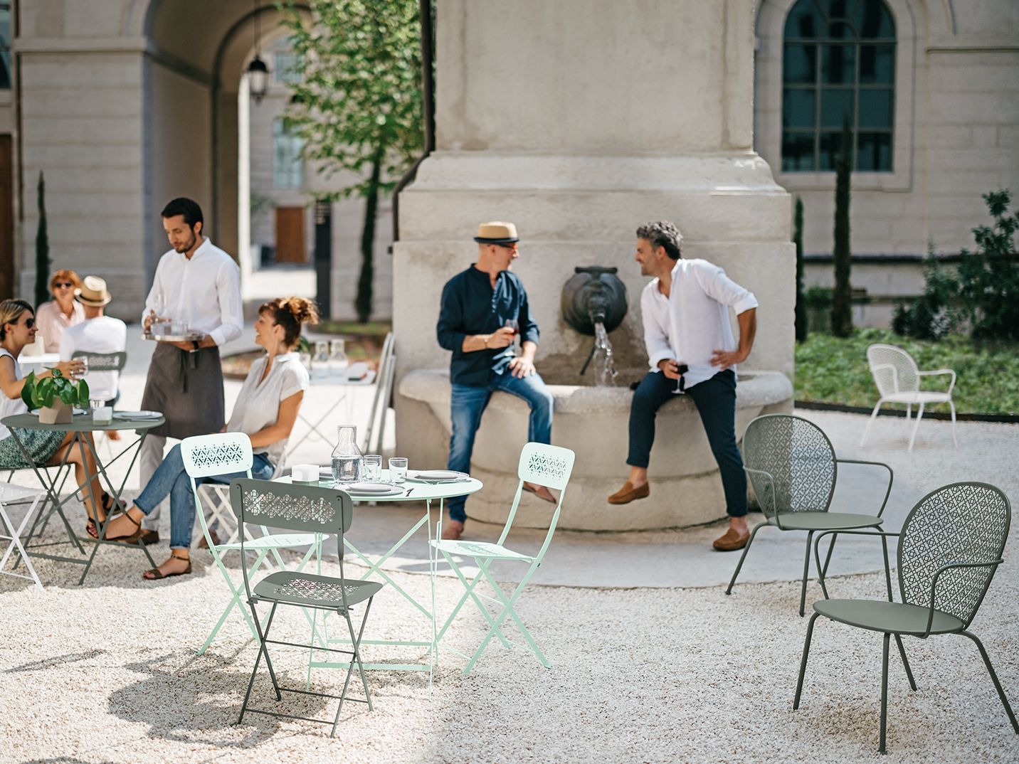 Стальной штабелируемый садовый стул с подлокотниками Fermob Lorette ARCH-00047430 - Вид №1