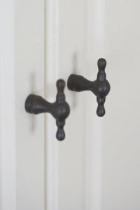 Железная мебельная ручка
