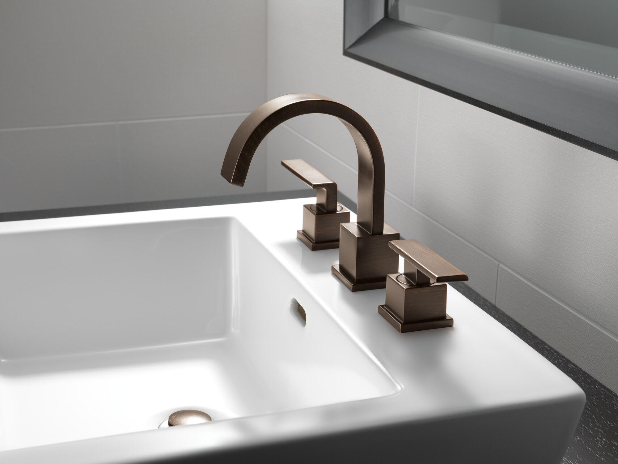 3553LF-RB Смеситель для ванной комнаты с двумя ручками Delta Faucet Vero Венецианская бронза - Вид №5
