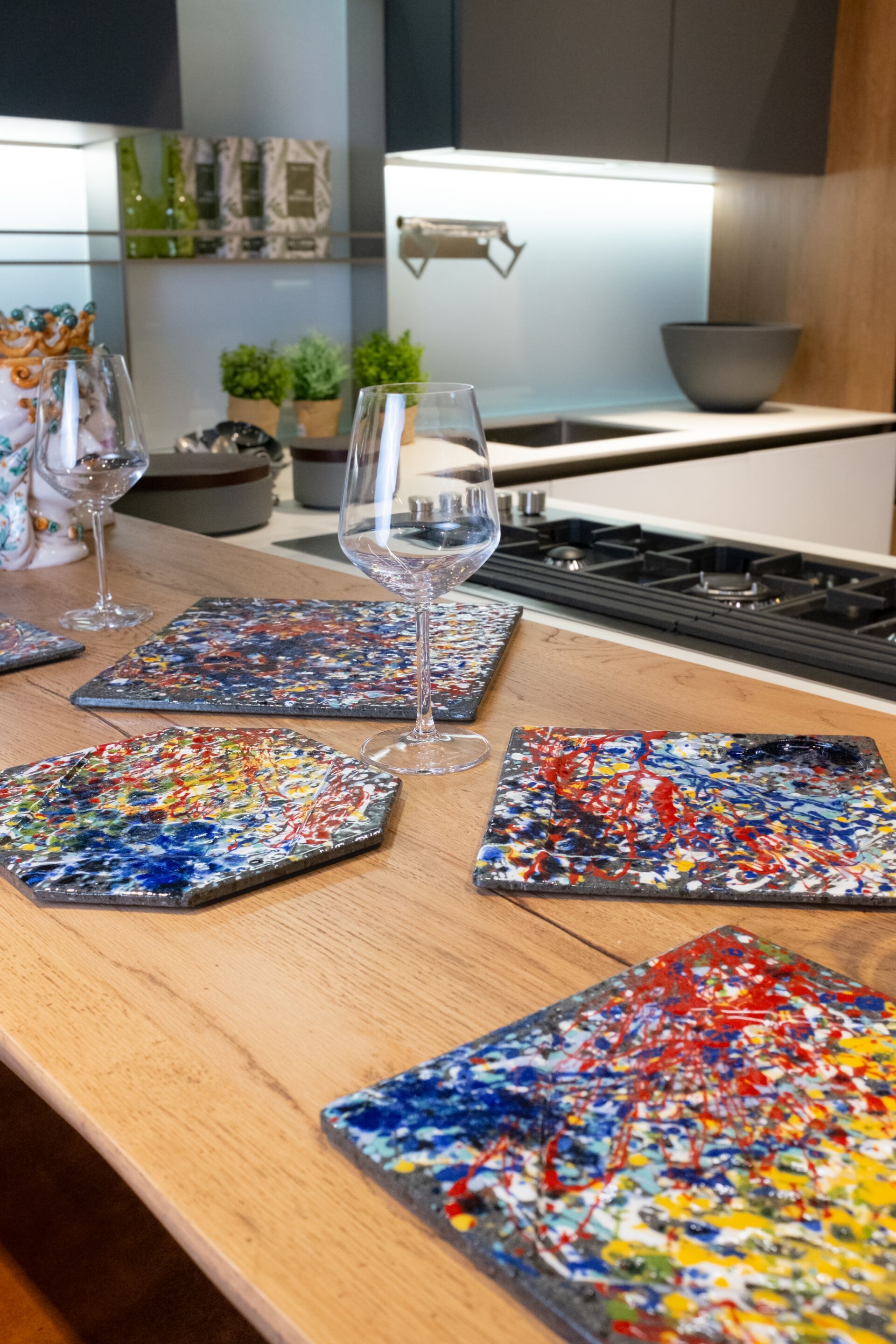 Восьмиугольная сервировочная тарелка из лавового камня Etnea Cuorelavico момент ARCH-00051869 - Вид №4