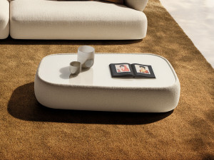 Журнальный столик из ткани и стекла