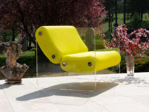 Кресло с подлокотниками