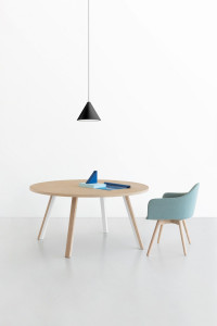 Круглый дубовый стол