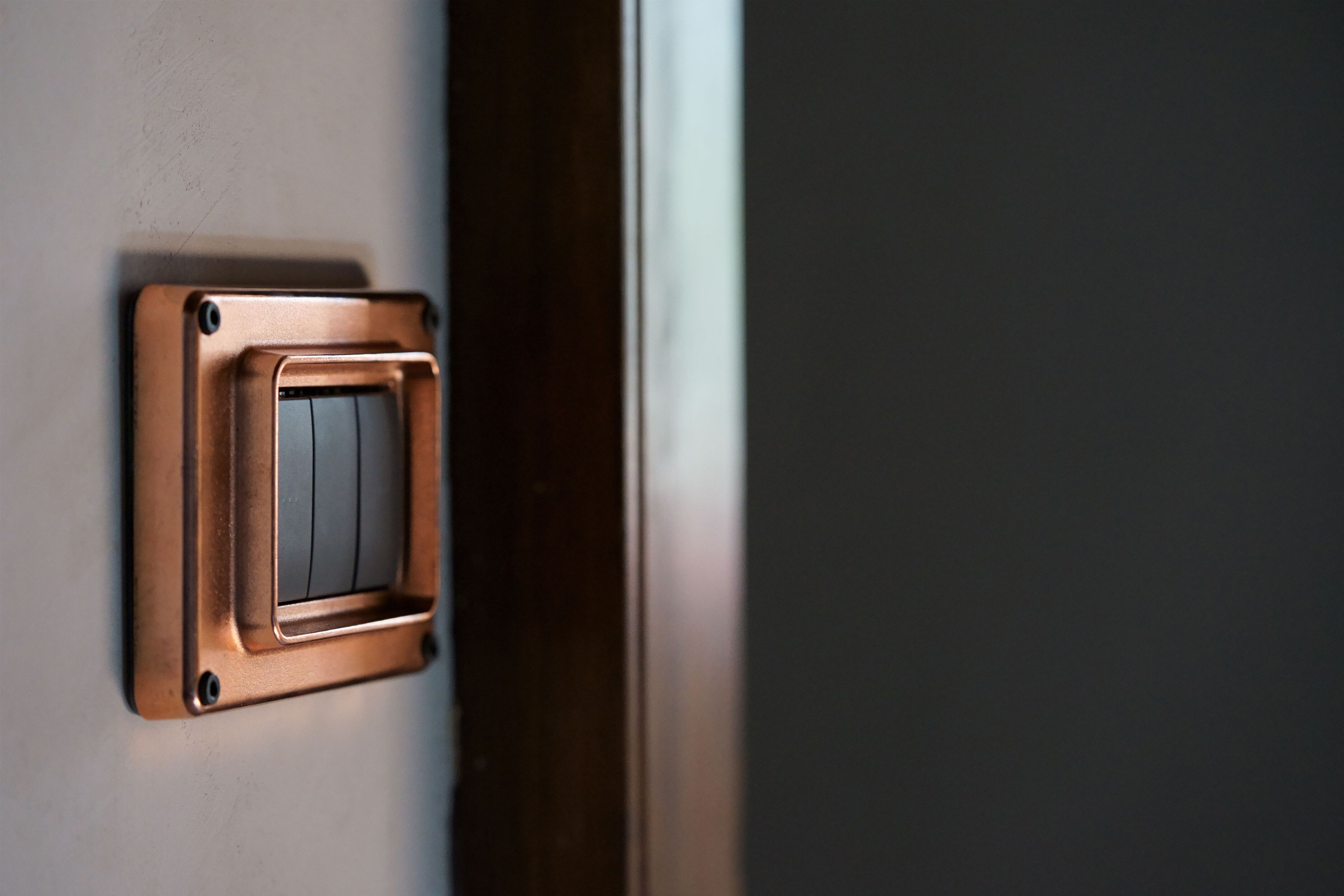 Пластина для розеток и выключателей из натурального алюминия Genuit Silver ARCH-00127912 - Вид №10