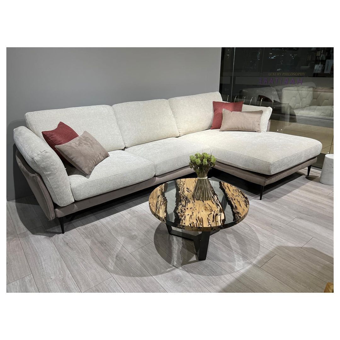 Круглый журнальный столик из дуба и смолы alcarol Bricola ARCH-00050579