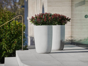 Бетонный высокий садовый горшок
