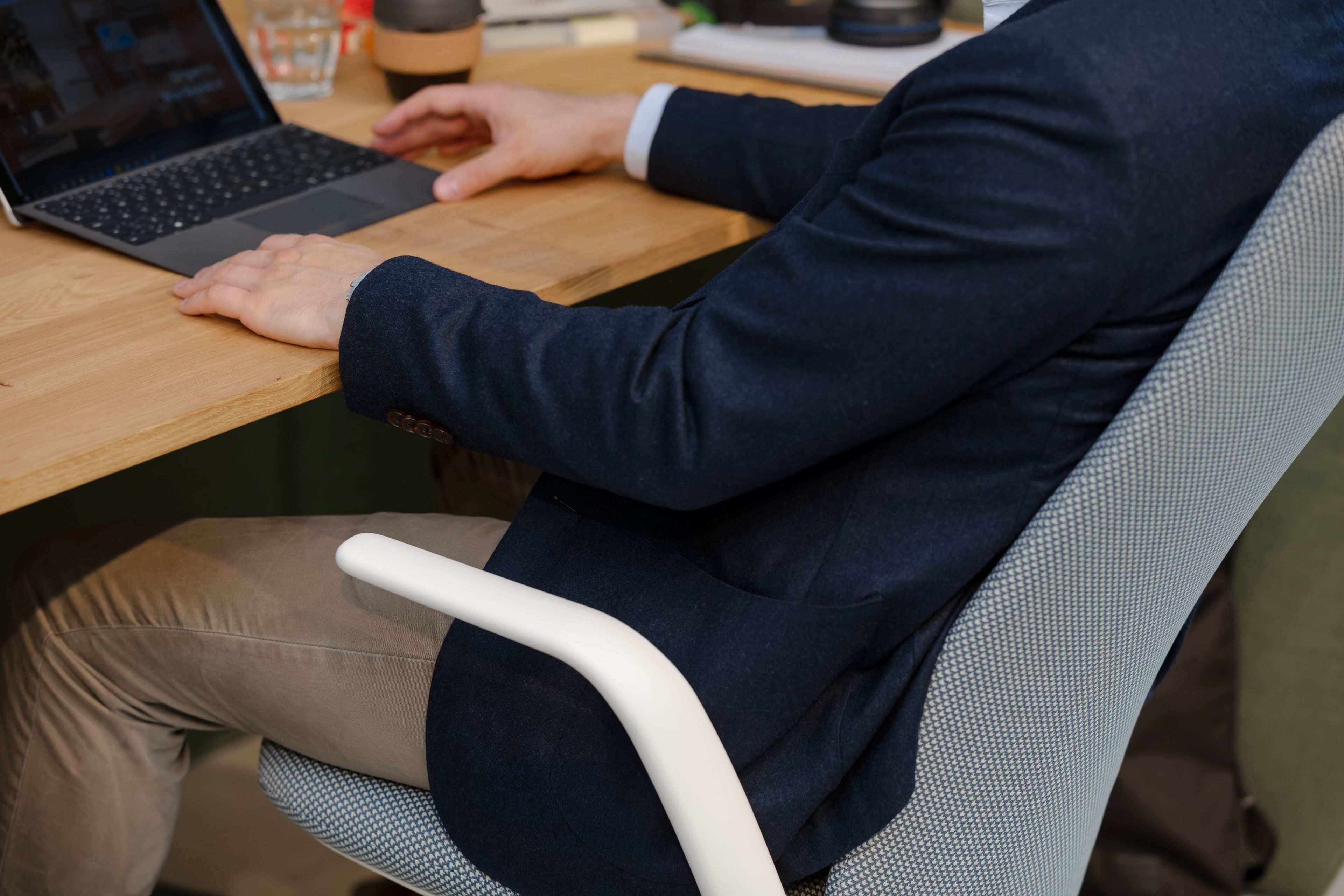 Офисное кресло с высокой спинкой Haworth NIA ARCH-00032055 - Вид №6