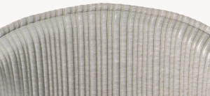 Тканевое кресло с подлокотниками