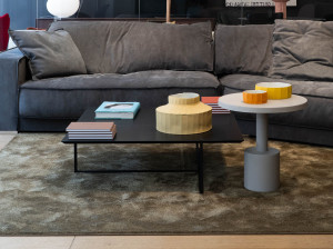 Квадратный кожаный журнальный столик