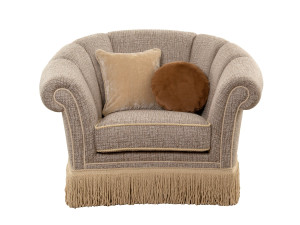 Тканевое кресло с подлокотниками