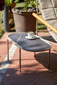 Окрашенный металлический овальный журнальный столик и HPL