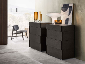 Деревянный комод