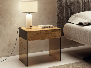 Прямоугольная тумбочка из дерева и стекла