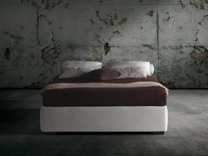 Мягкая двуспальная кровать