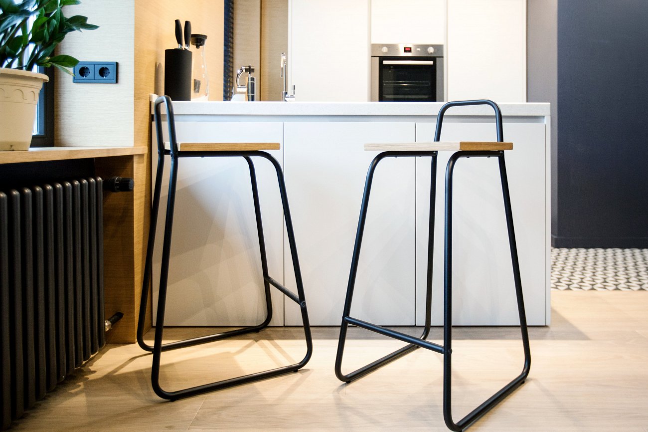 Барный стул с деревянным сиденьем красный Bauhaus WOODI  00-3966225 Красный  - Вид №2