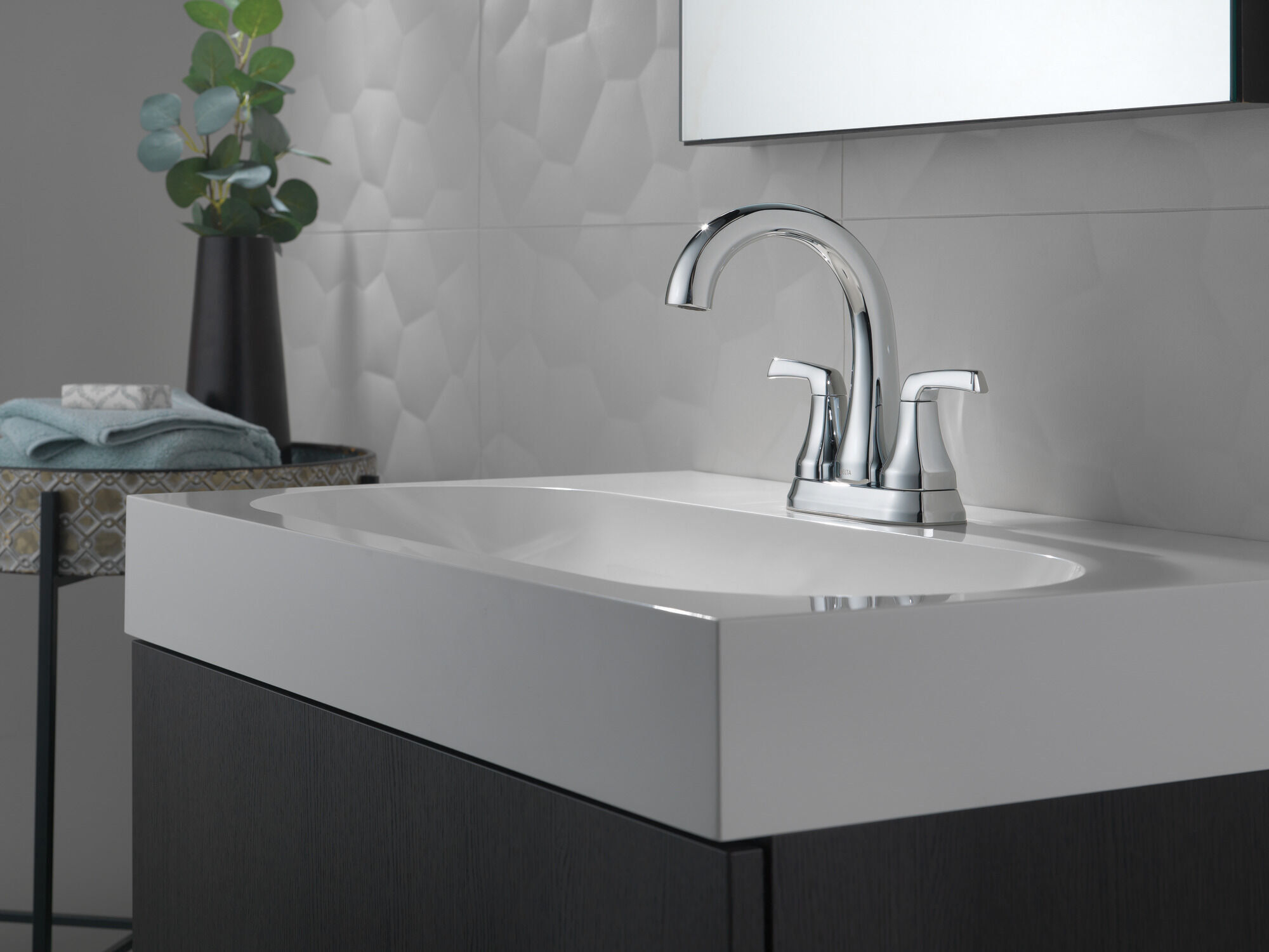 25770LF Смеситель для ванной комнаты с двумя ручками Delta Faucet Portwood Хром  - Вид №3