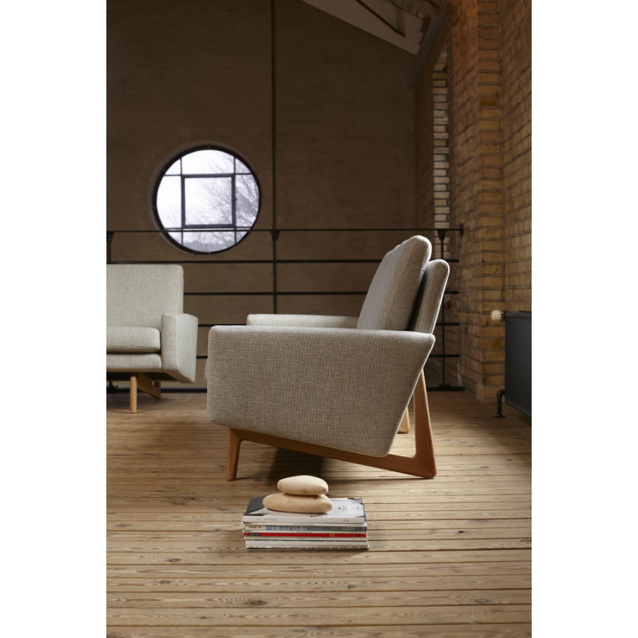 Диван трехместный Egsmark с мягкими подлокотниками, лакированный дуб, темно-песочный Kragelund 20003202244 - Вид №3