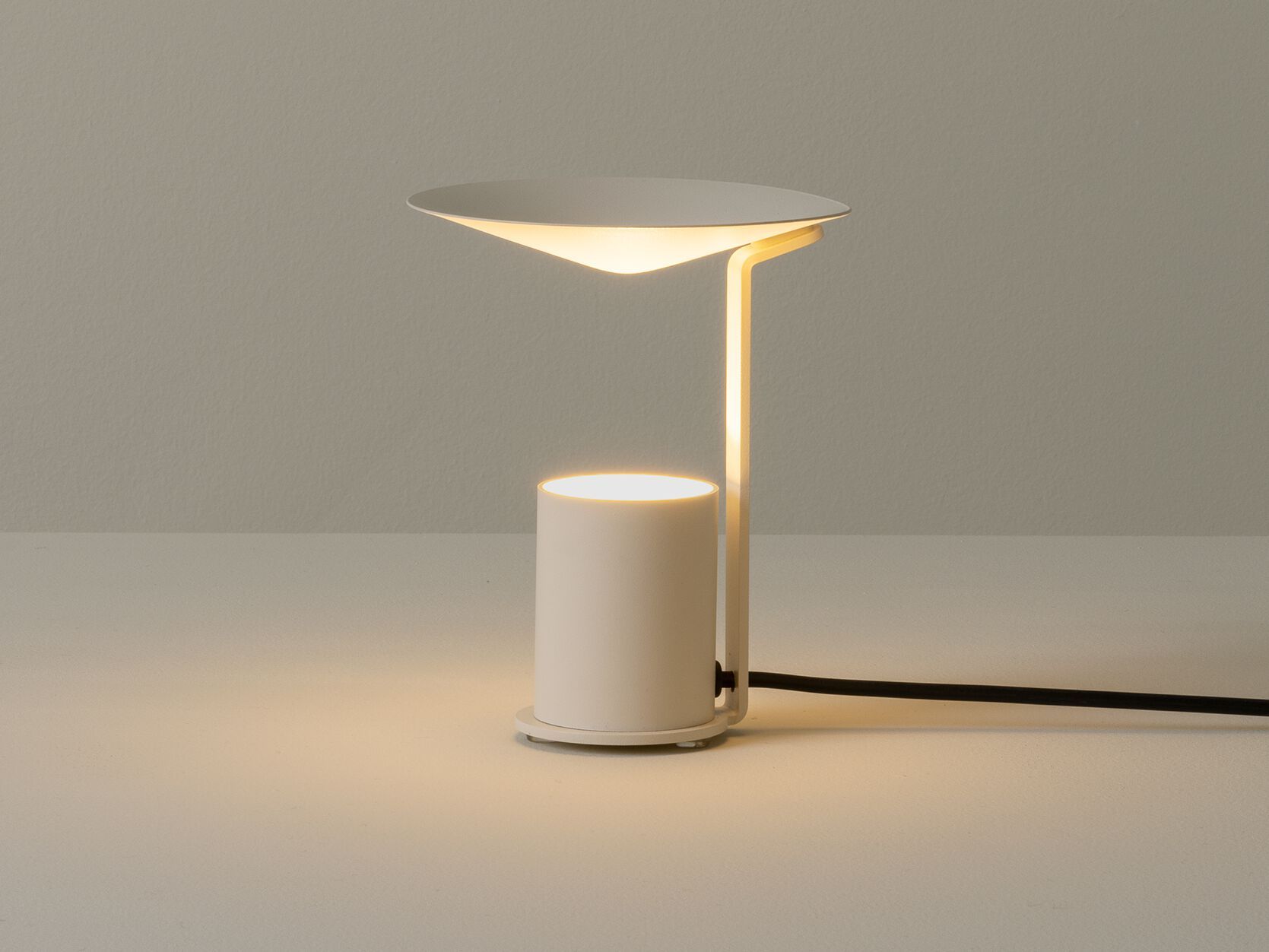 Алюминиевая настольная лампа Milan Iluminacion MOKKA ARCH-00053480