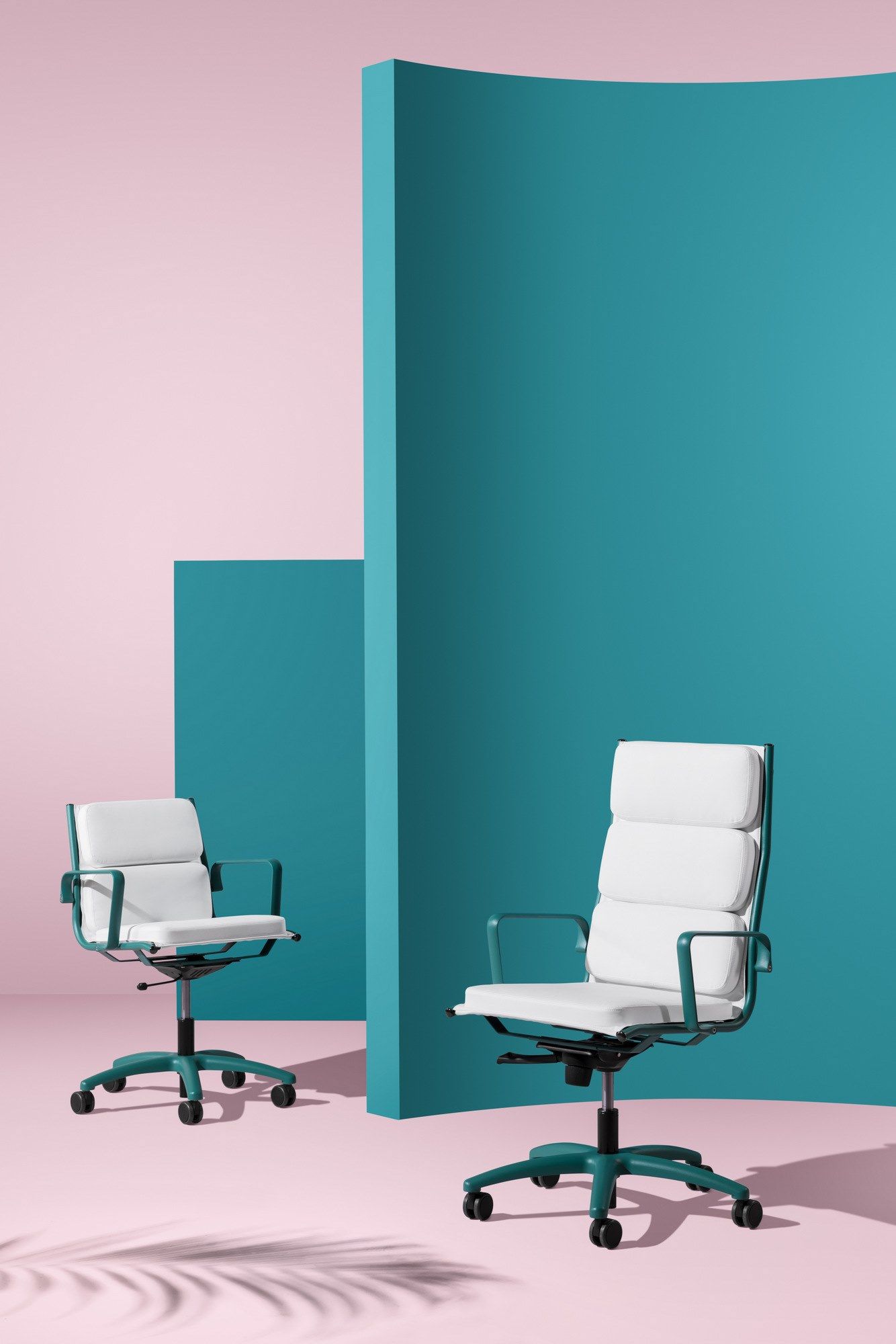 Мягкое регулируемое по высоте офисное кресло Luxy ARCH-00070213 - Вид №3