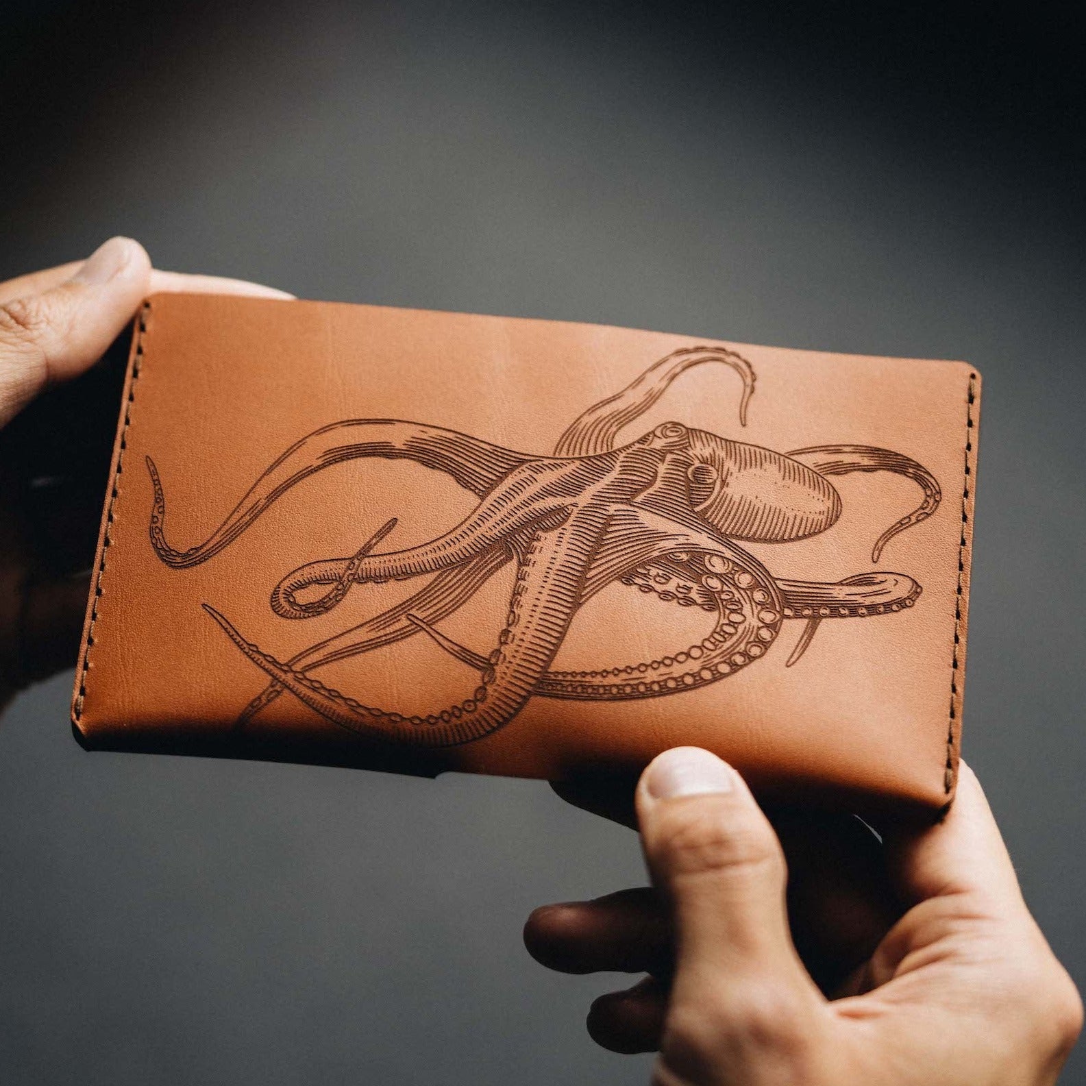 W106WHIS-OCT X Lást Maps Octopus - Кошелек Winston - Виски Wingback  - Вид №1