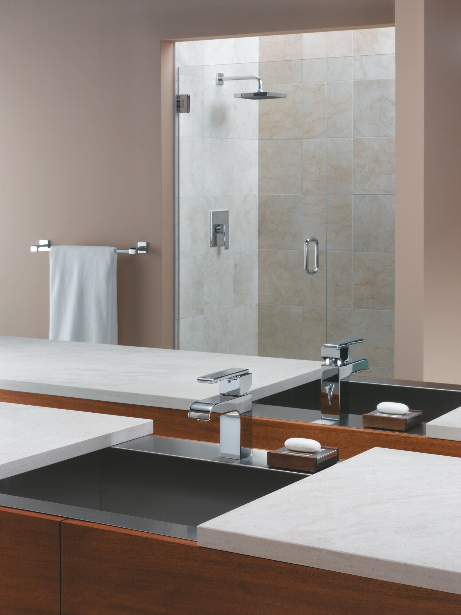 77524 Вешалка для полотенец 24 дюйма Delta Faucet Ara Хром - Вид №5