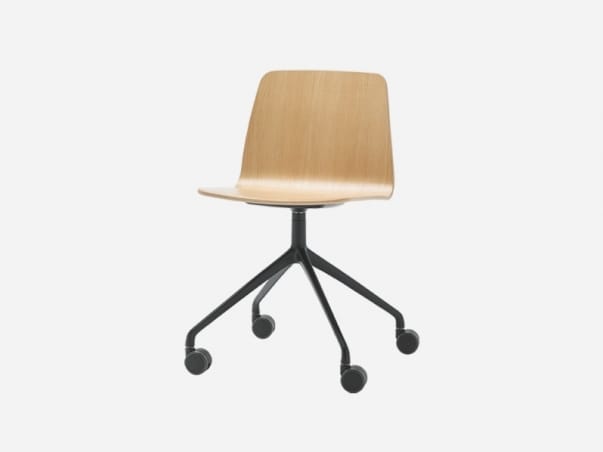 Поворотный операционный офисный стул с колесами на насесте INCLASS Varya Wood ARCH-00081890