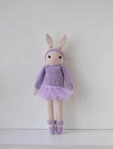 Игрушка Зайка Балеринка "Одетта" ALABUSHEK TOYS ВЯЗАНЫЕ ИГРУШКИ 017030 Фиолетовый;белый