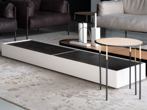 Деревянный прямоугольный журнальный столик с отсеком для хранения