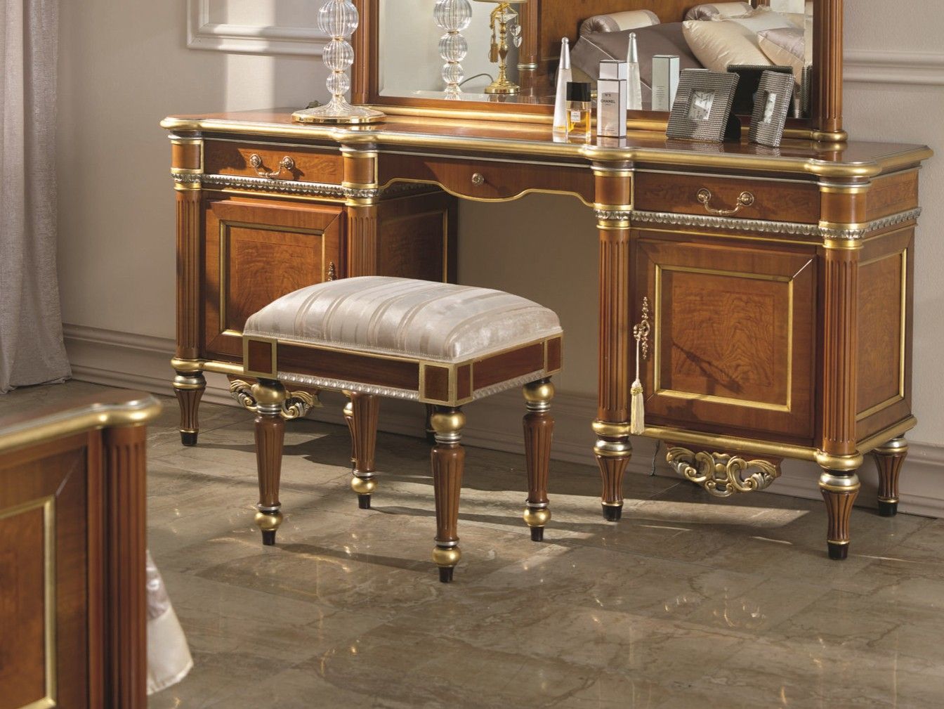 Низкий тканевый стул с мягким сиденьем SCAPPINI & C 35th Anniversary ARCH-00060281