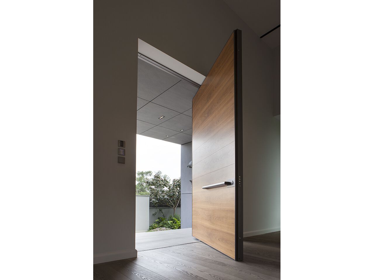 Деревянная входная дверь Oikos Synua ARCH-00090007 - Вид №1