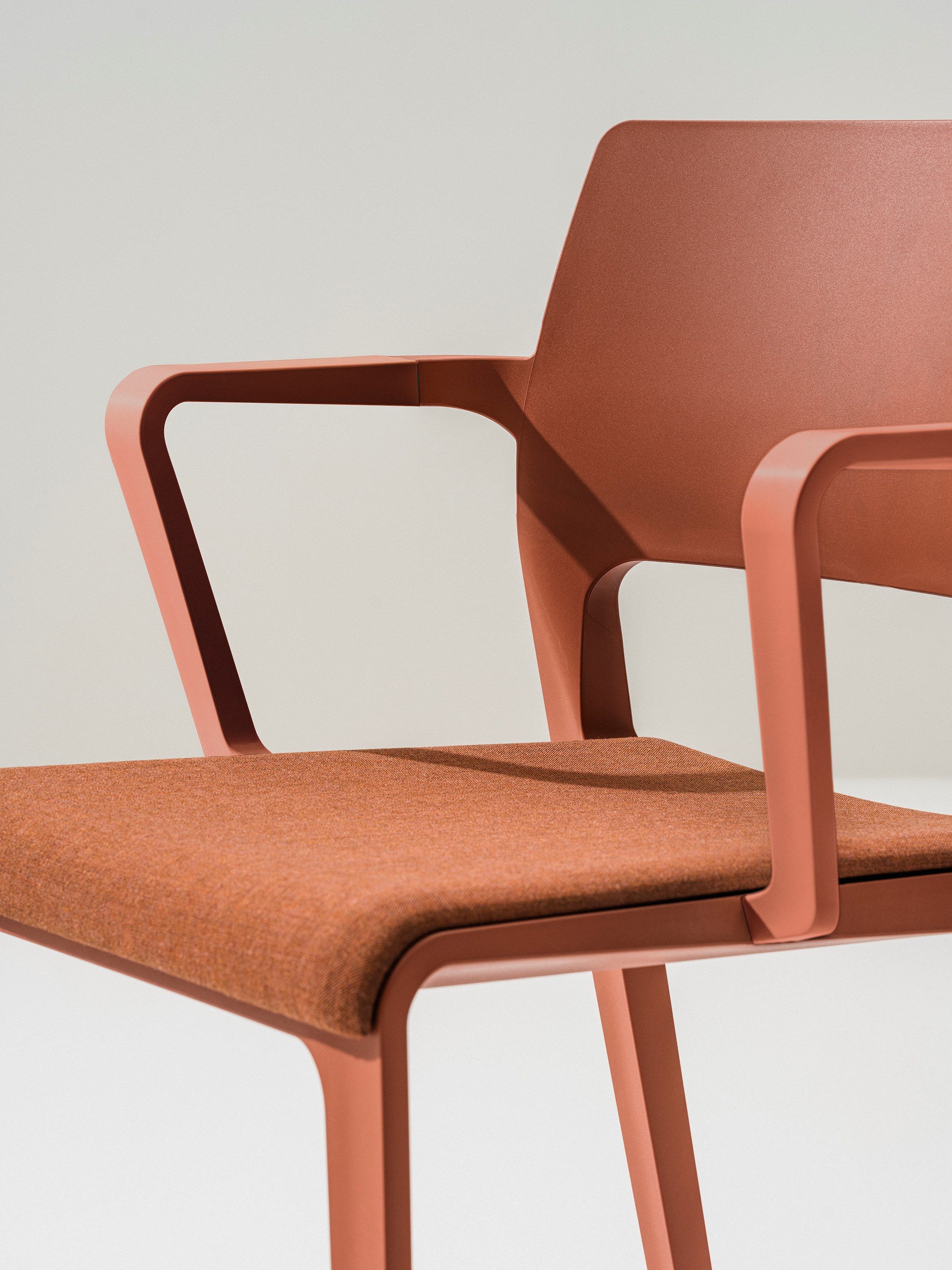 Стул из полипропилена с подлокотниками и встроенной подушкой Arper Juno 02 ARCH-00012354 - Вид №3