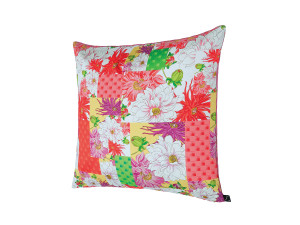 Квадратная подушка из ткани с цветочным рисунком