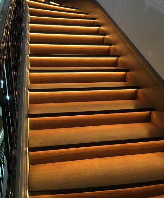 Siller Treppen Г-образная открытая лестница из массива дерева Park street sun-id-1434341 - Вид №3