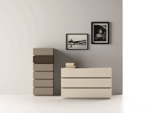 Деревянный комод