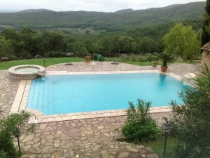 GH LAZZERINI Заглубленный бассейн из натурального камня