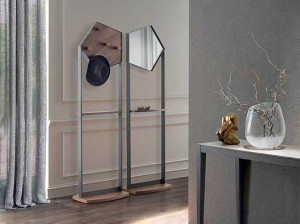 Металлическая напольная вешалка