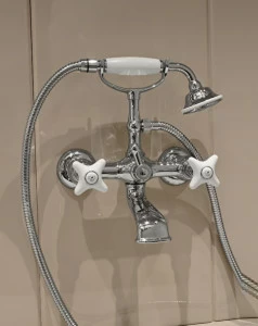 UTWR733 Кран для ванны настенный White Rose