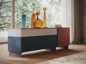 Шкаф с ящиками