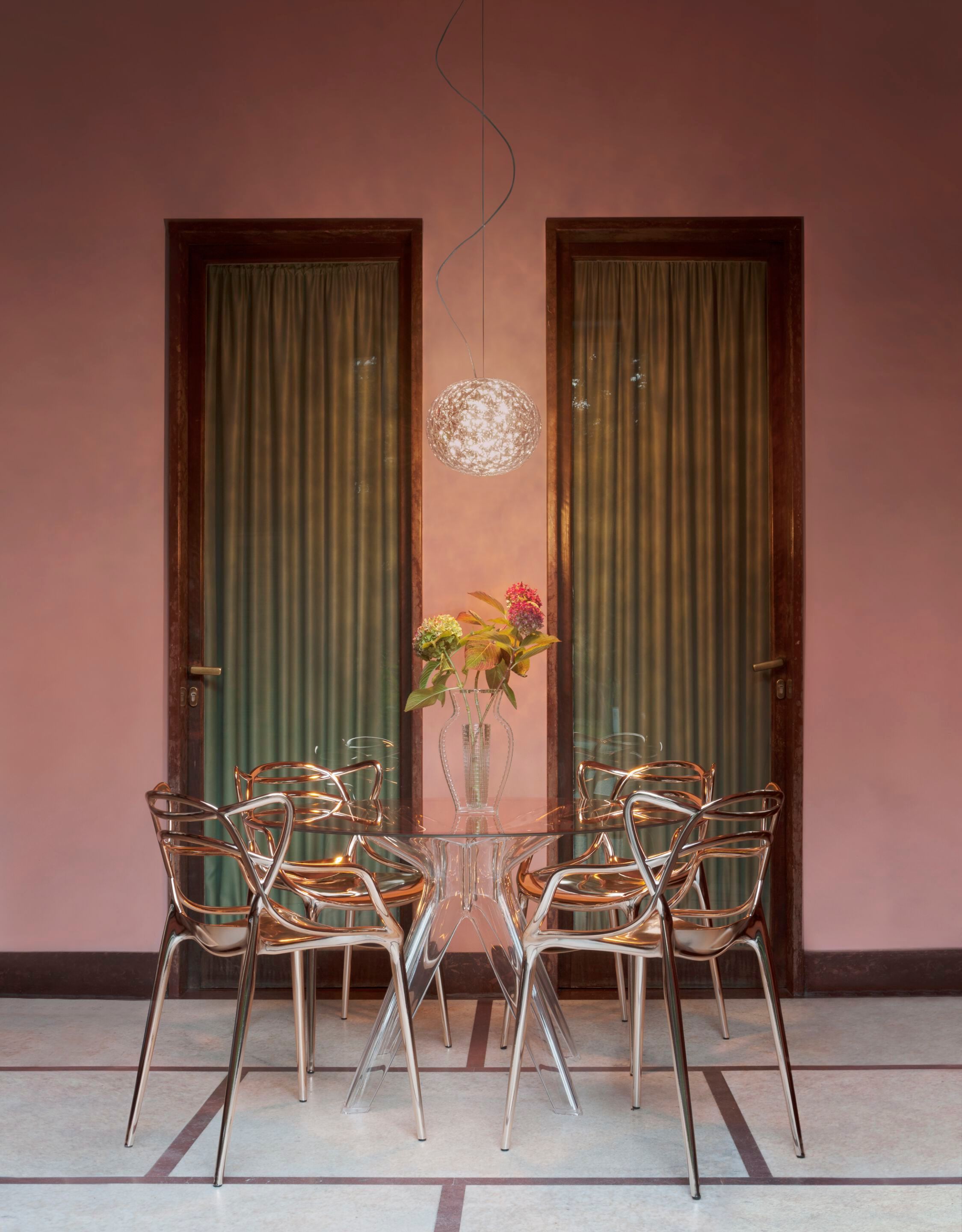 Круглый стол из хрусталя и инженерного пластика Kartell SIR GIO ARCH-00106990 - Вид №6