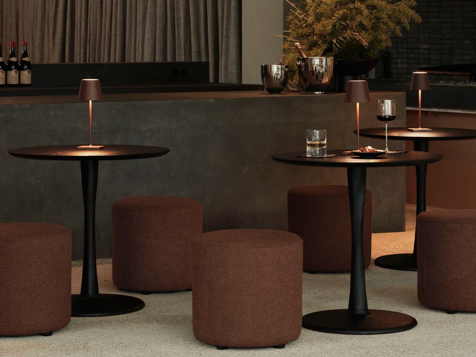 Круглый дубовый обеденный стол Ethnicraft Torsion ARCH-00122130 - Вид №1