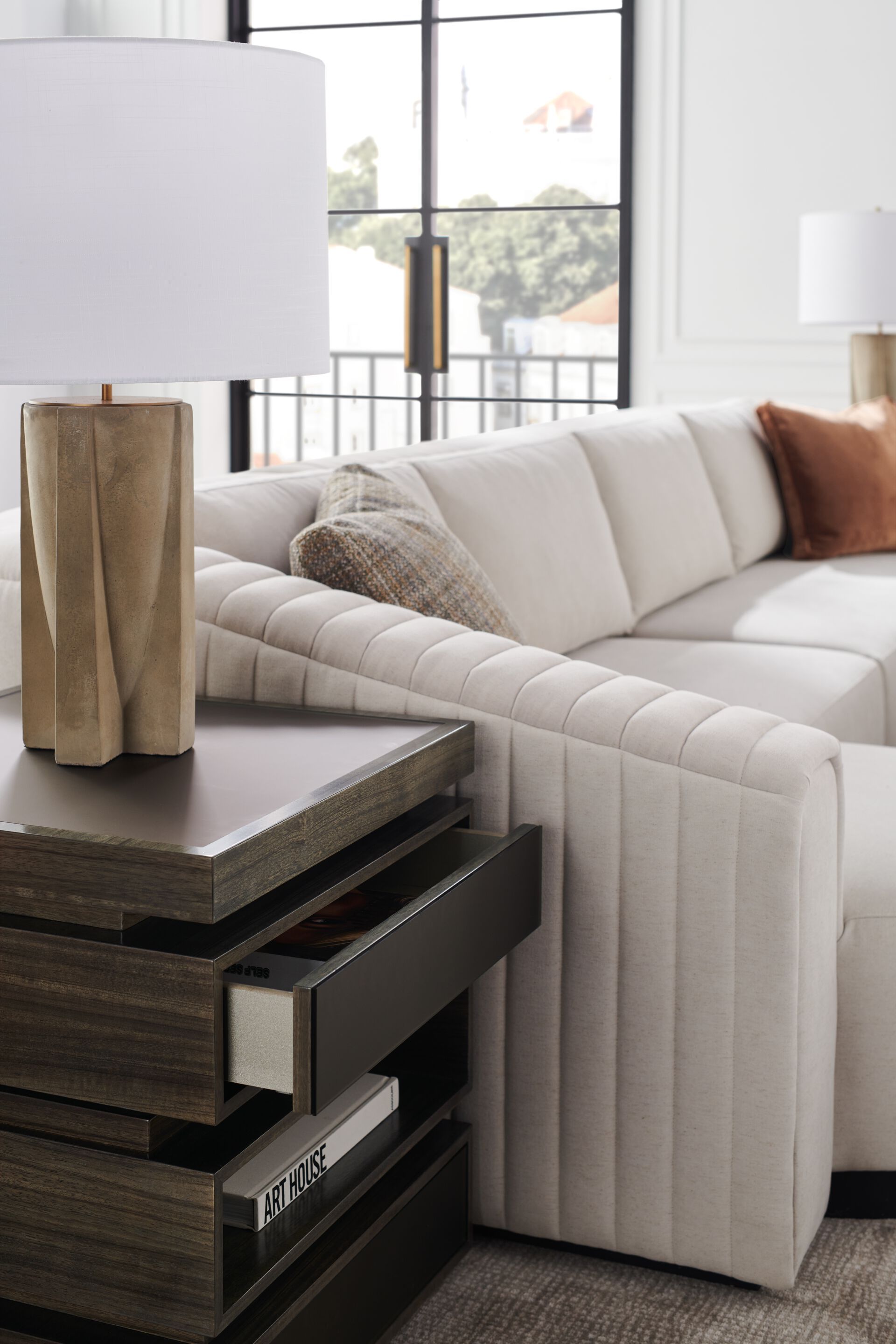 Высокий квадратный деревянный журнальный столик Caracole мода ARCH-00110755 - Вид №2