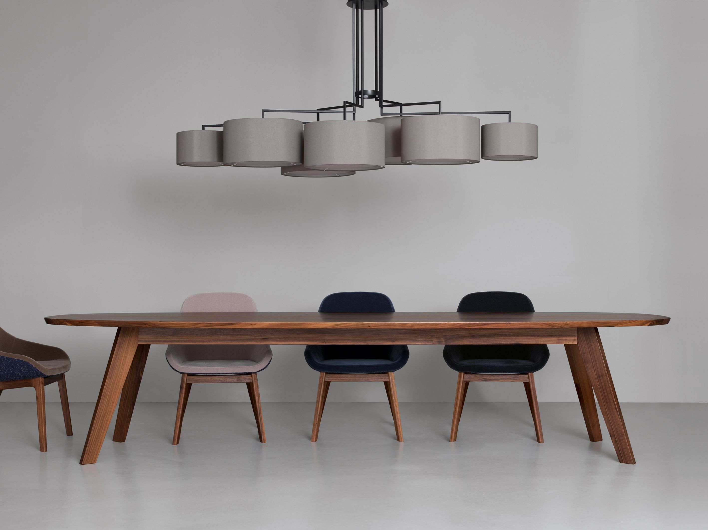 Овальный обеденный стол из массива дерева ZEITRAUM ужин ARCH-00084683 - Вид №3